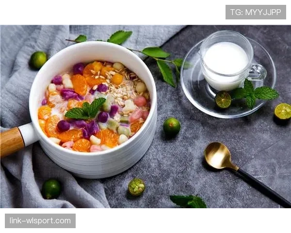 邹市明家的冰箱里塞满蛋白粉，连饮料都是按克称着喝的